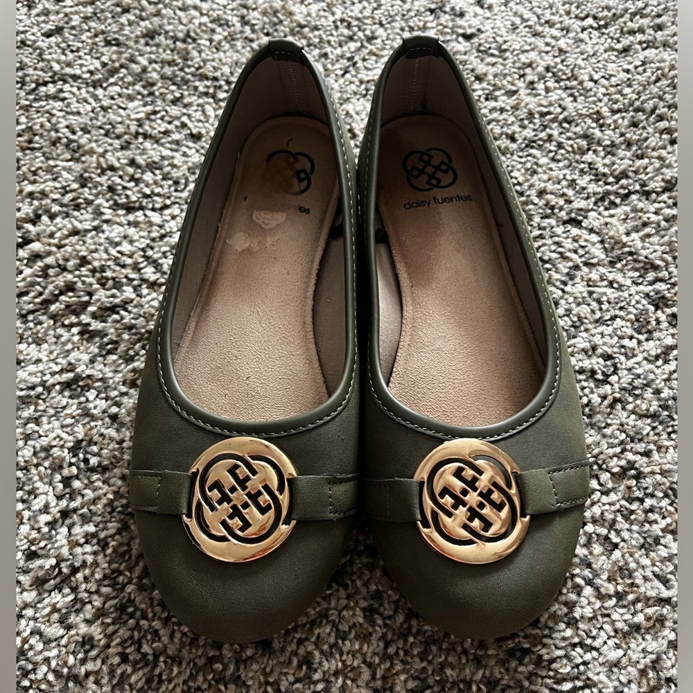Daisy Fuentes Olive Flats with Gold Accent